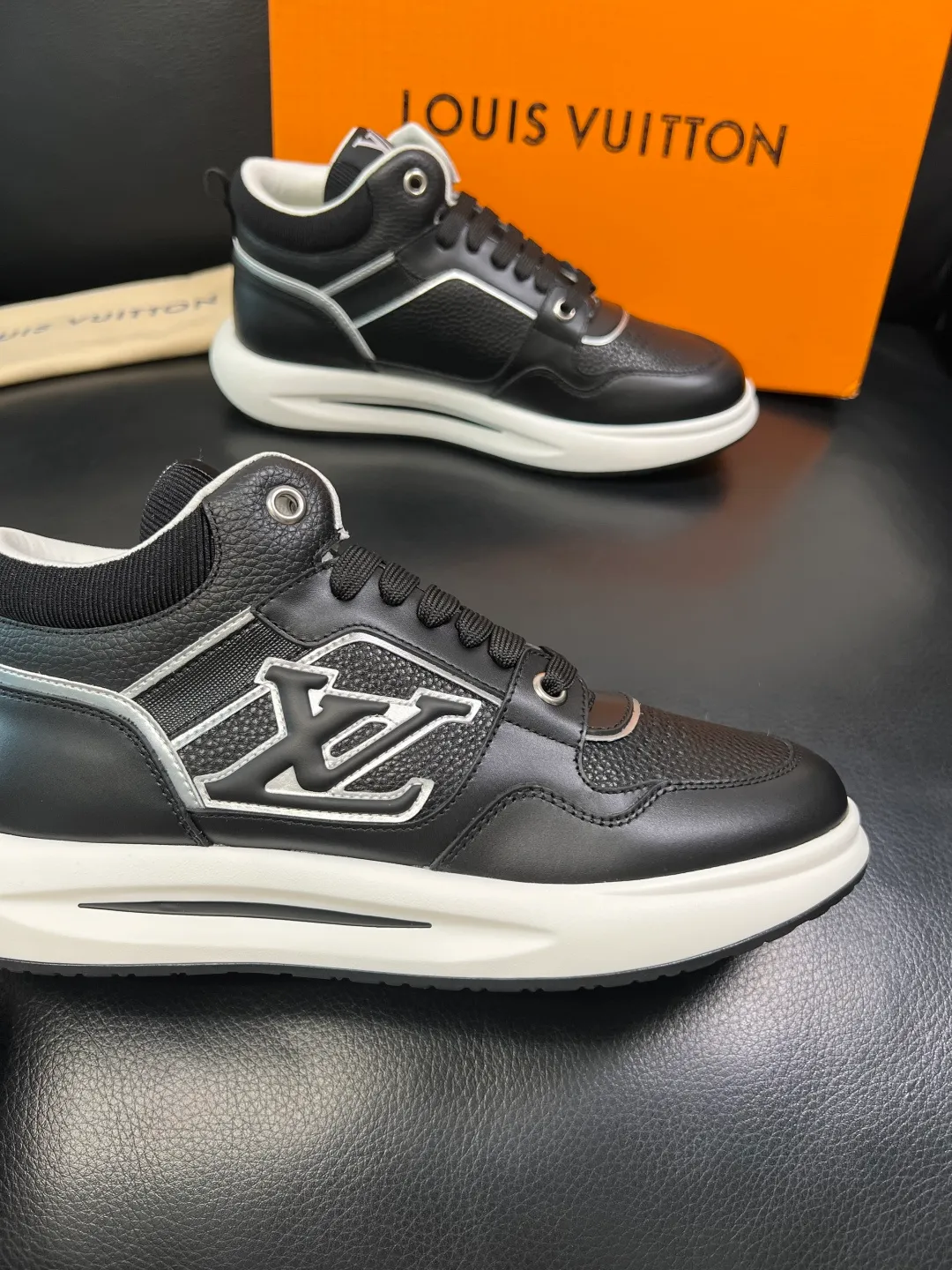 Men's shoes 💰820 Lv high quality top crafts Louis Vuitton, sports sneakers counter synchronization, uppers imported from Italy, high quality splicing colorful complex crafts, imported mesh pads soft and comfortable, soles: original soles specially provided by the original factory, T men's shoes 💰U exclusive movable molded soles super comfortable, original factory single goods, code number 39-44 (customized 38 45)